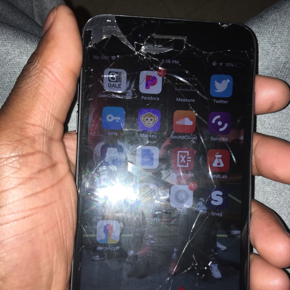 iPhone 8 Plus - Picture 2 of 3